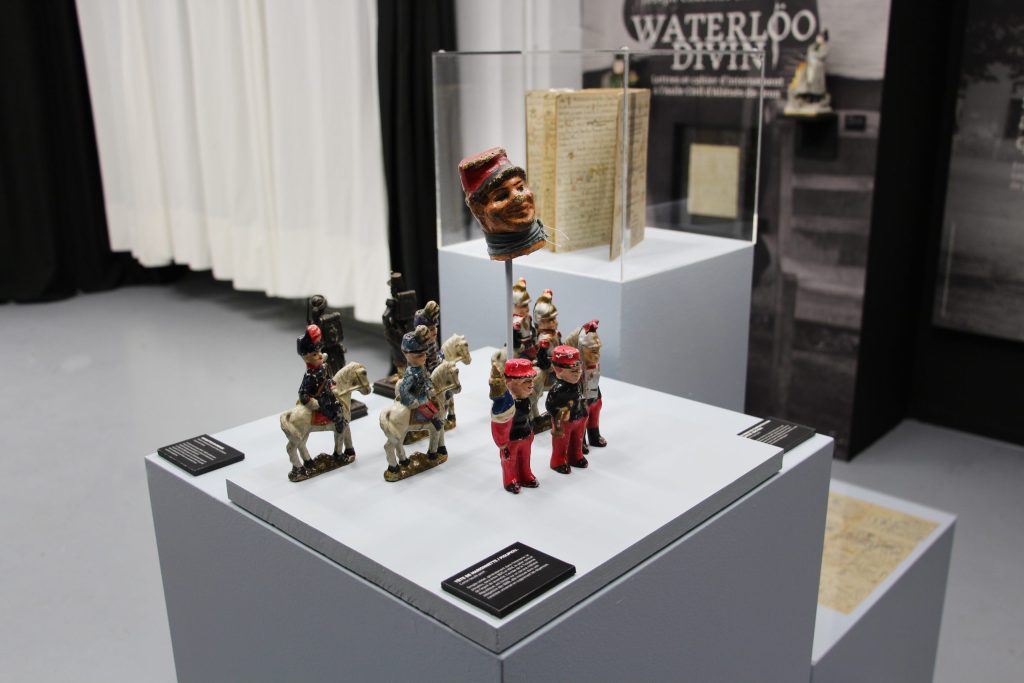 Vues de l'exposition Waterlöo Divin Strasbourg à La Trézorerie