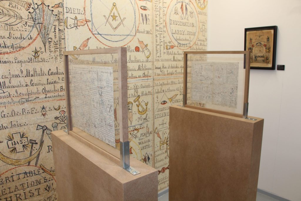 Vues de l'exposition Waterlöo Divin Strasbourg à La Trézorerie