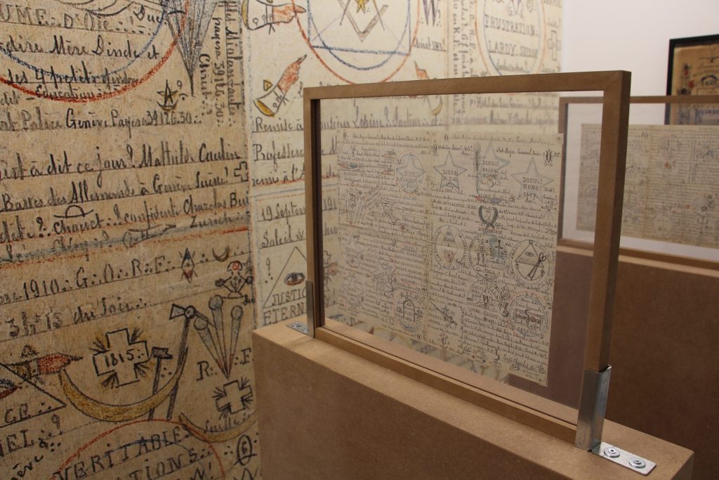 Vues de l'exposition Waterlöo Divin Strasbourg à La Trézorerie