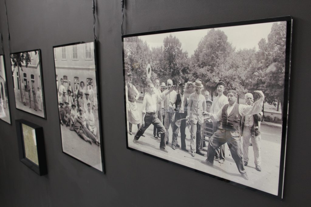 Vues de l'exposition Waterlöo Divin Strasbourg à La Trézorerie
